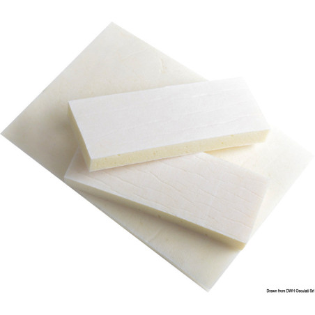 Éponge oléophile pour absorber les hydrocarbures et leurs dérivés