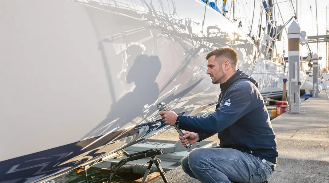 Discuter des besoins et fixer un budget pour l’achat d’un bateau.