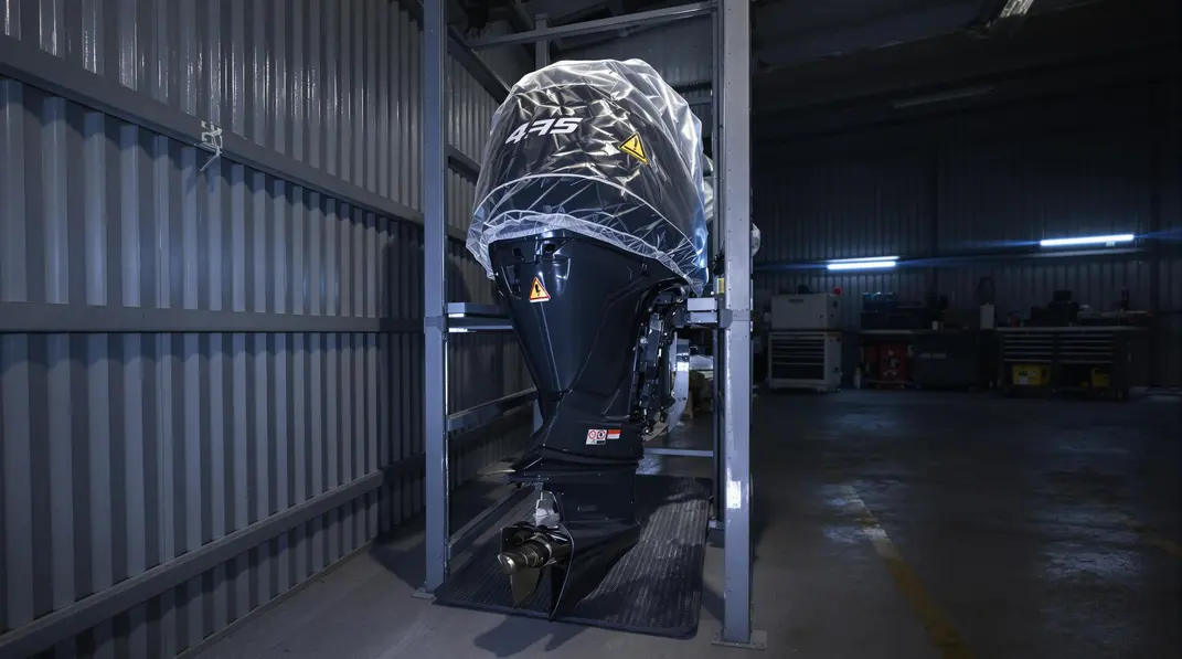 Changer l’huile et protéger votre moteur hors-bord pour l’hivernage.